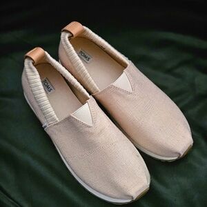 TOMS Resident Slip-On Canvas Sneaker Shoes Dusty Peach Sz 8 US NEW